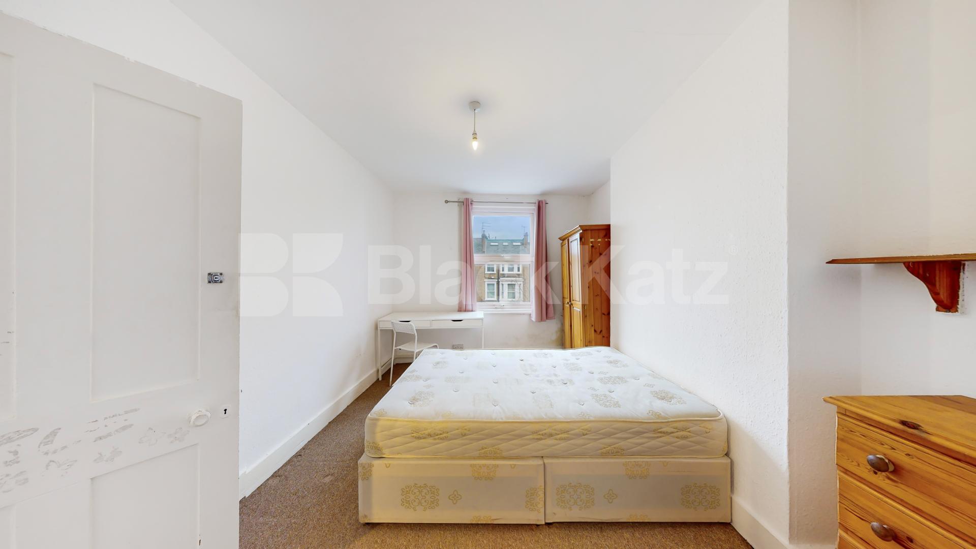			4 Bedroom, 1 bath, 1 reception Flat			 Shepherds Bush Road, Hammersmith
